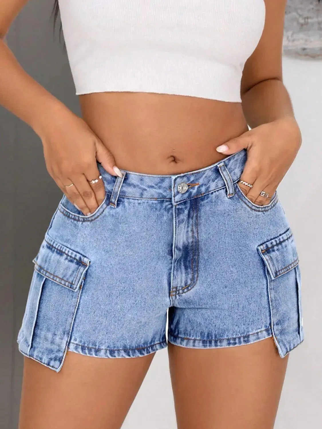 Classic Mid-Rise Denim Shorts with Functional Pockets