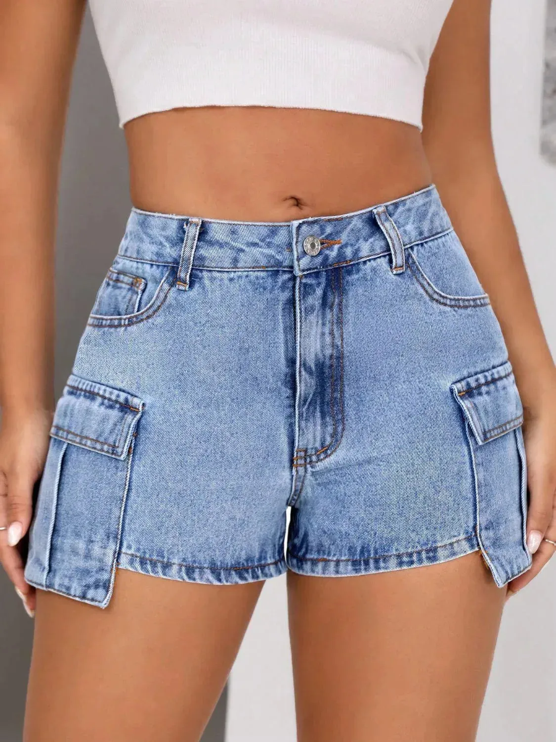 Classic Mid-Rise Denim Shorts with Functional Pockets