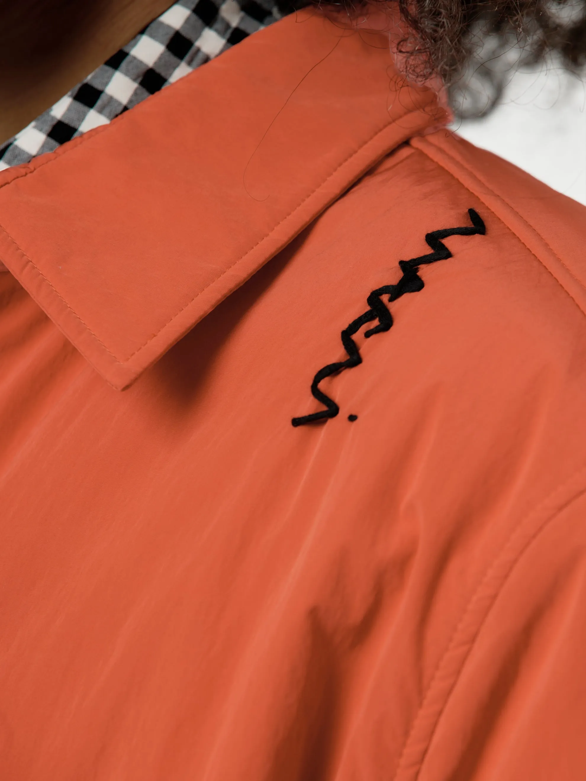 Crinkled Nylon Blend Padded Long-Sleeved Shirt (Crimson)