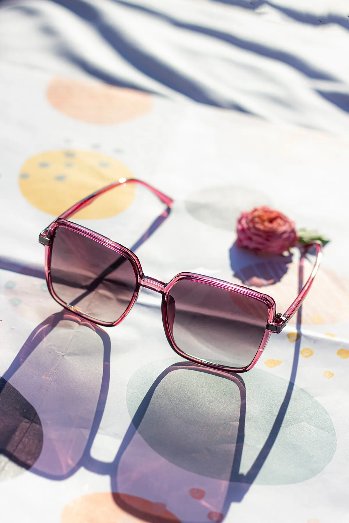 Elegant Square Side Metal Detail Sunglasses
