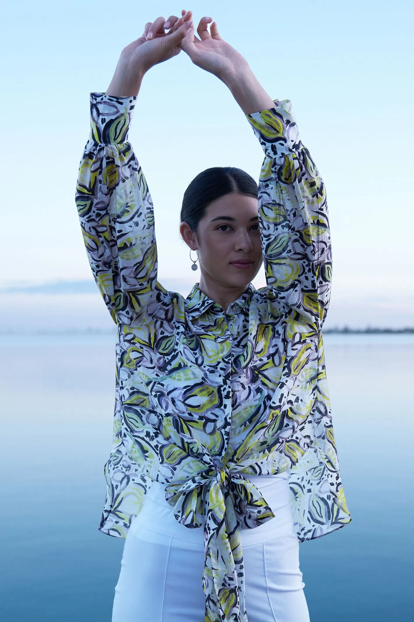 Foil FO7879 Printed Tropics Knot To Be Missed Blouse