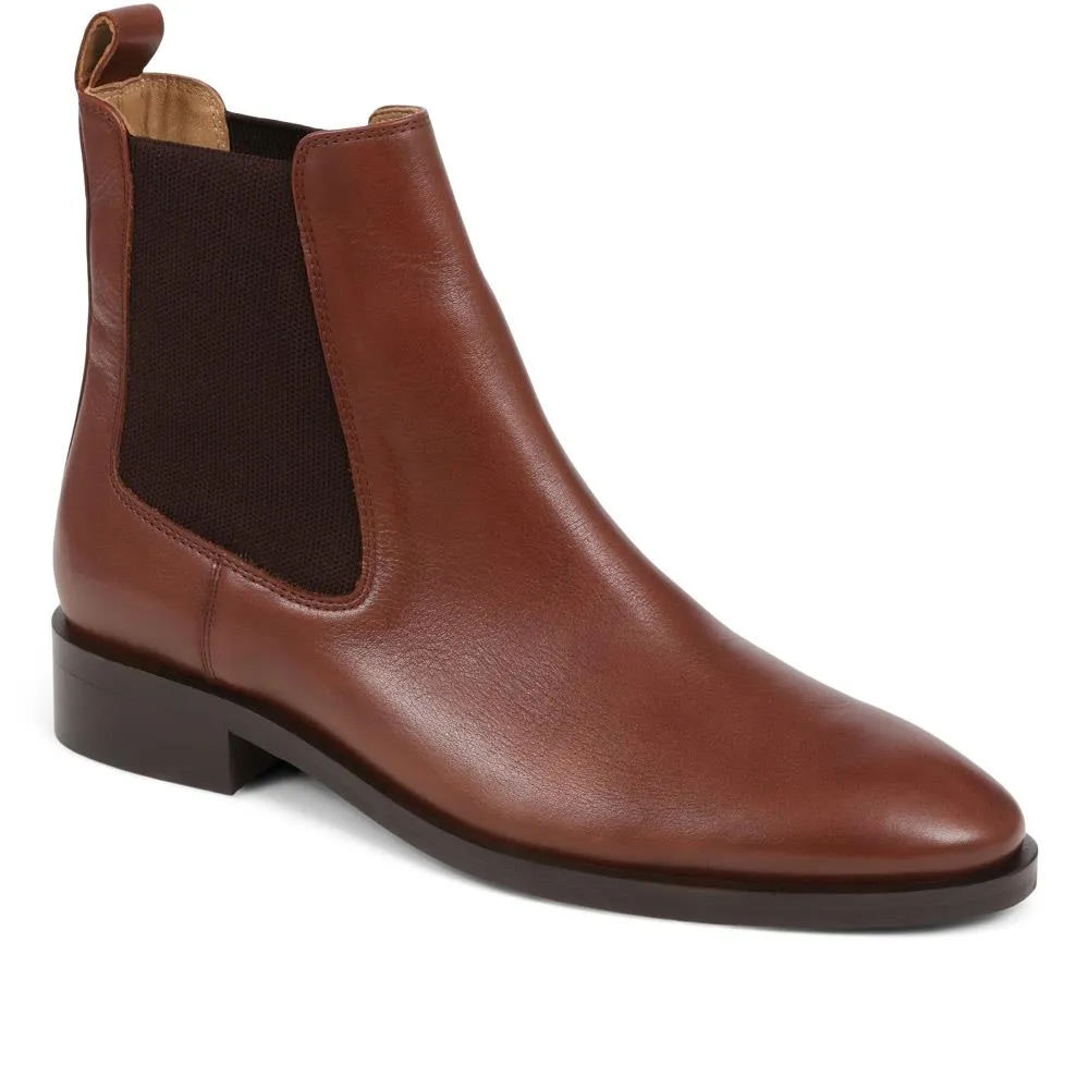 Forget-Me-Not Pointed Toe Chelsea Boots - FORGET-ME-NOT / 324 288
